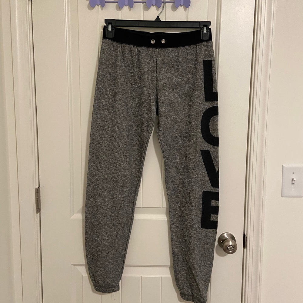 EUC Feathers women’s gray LOVE elastic‎ band jogger sweatpants medium